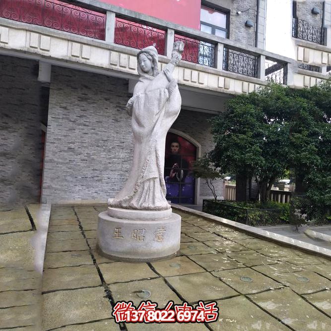 傳承歷史的美，贊美女王的神奇雕像
