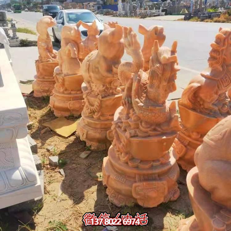 紅晚霞景區，十二生肖雕塑之旅